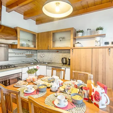 Vignola Sleeps 12 Pool Wifi Pianello Del Lario