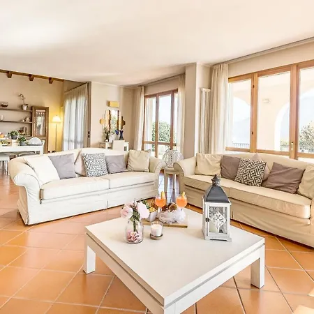 Vignola Sleeps 12 Pool Wifi Villa *