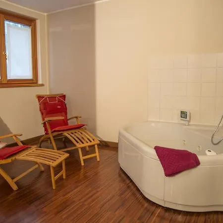 Villa Vignola Sleeps 12 Pool Wifi