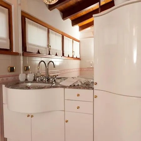 Villa Vignola Sleeps 12 Pool Wifi